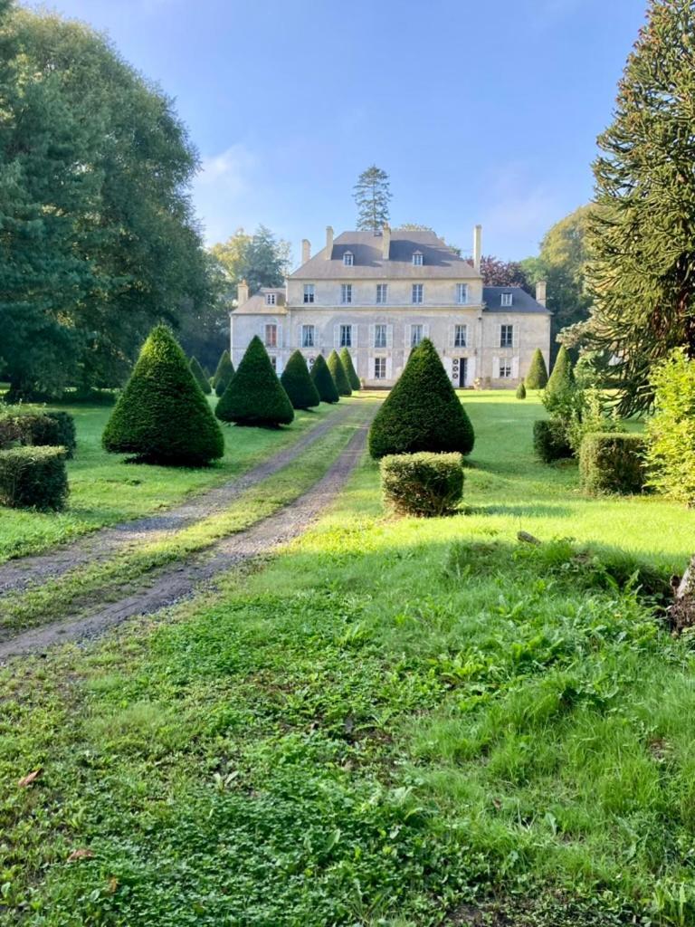 Chateau De Goville Le Breuil-en-Bessin Exterior photo