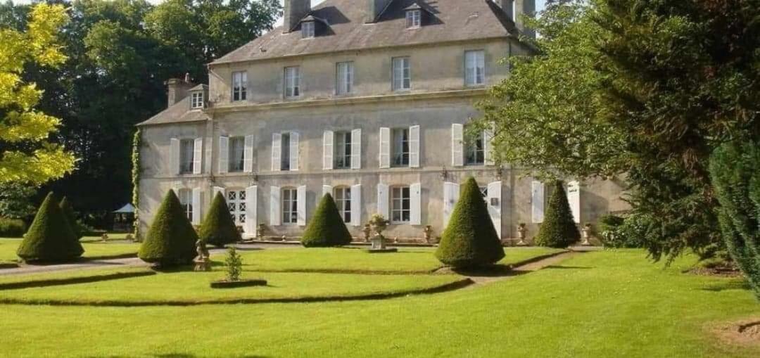 Chateau De Goville Le Breuil-en-Bessin Exterior photo